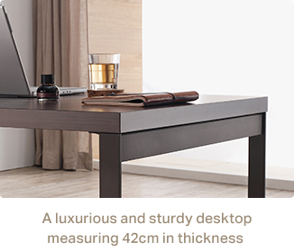 A luxurious and sturdy desktop measuring 42cm in thickness